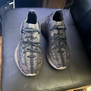 Yeezy size 4 1/2 worn few scratches on sole of shoe as shown in photo